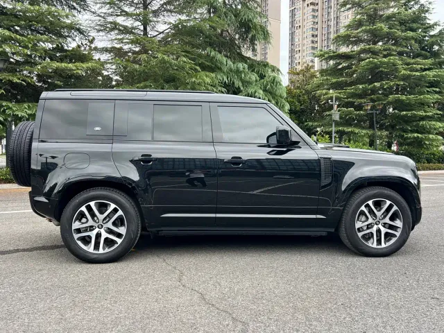 Land Rover Defender — Фото автомобиля 17
