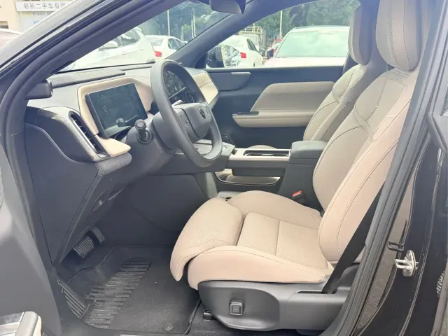 Volvo XC70 Plug-in Hybrid — Фото автомобиля 4