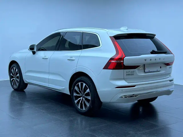 Volvo XC60 — Фото автомобиля 5