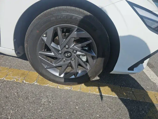 Hyundai Elantra — Фото автомобиля 24