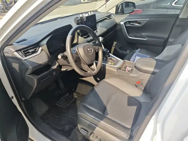 Toyota RAV4 — Фото автомобиля 9