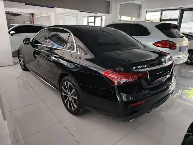 Mercedes-Benz E-Class — Фото автомобиля 4