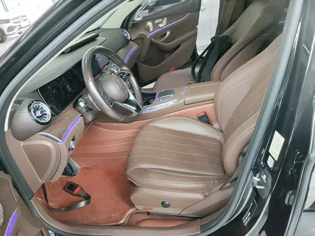 Mercedes-Benz E-Class — Фото автомобиля 14