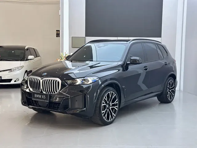 Фотография автомобиля — BMW X5
