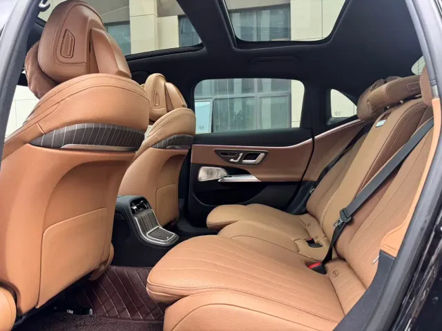 Mercedes-Benz E-Class — Фото автомобиля 7