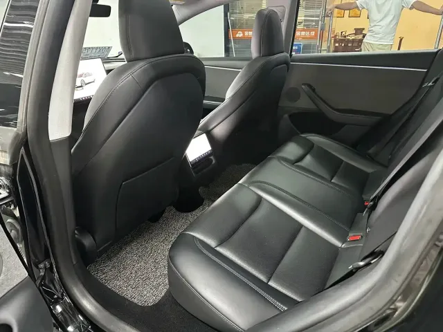 Tesla Model 3 — Фото автомобиля 9