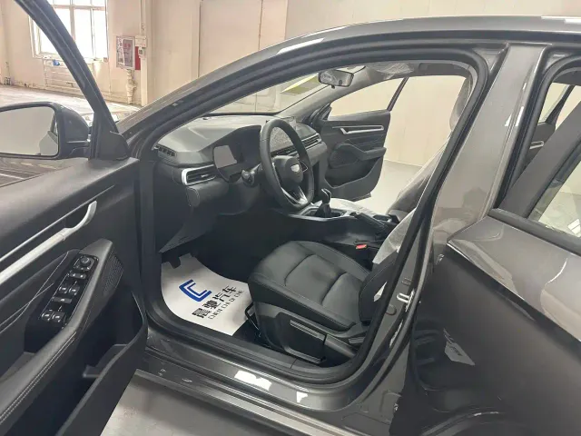 Geely Emgrand — Фото автомобиля 10