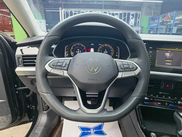 Volkswagen Passat — Фото автомобиля 10
