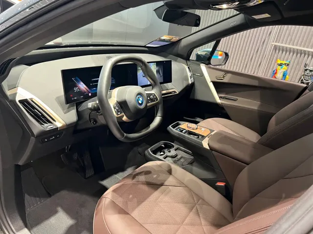 BMW iX — Фото автомобиля 7