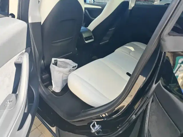 Tesla Model Y — Фото автомобиля 16