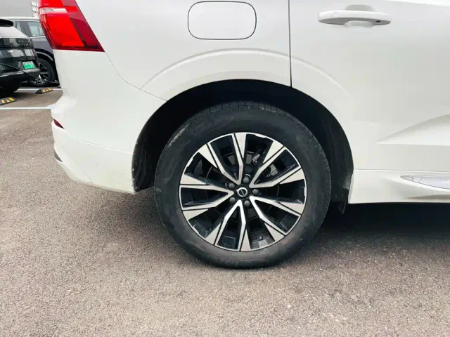 Volvo XC60 — Фото автомобиля 10