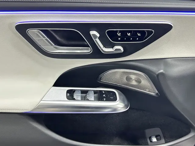 Mercedes-Benz E-Class — Фото автомобиля 11