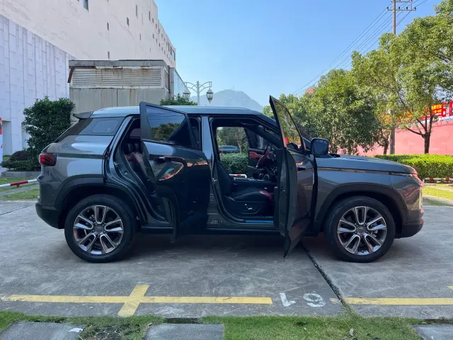 Geely ICON — Фото автомобиля 12