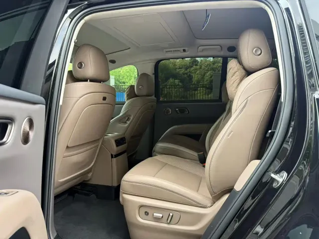 Li Auto i8 — Фото автомобиля 6