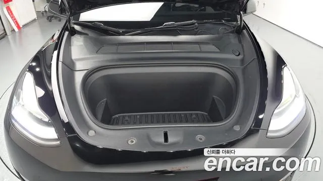Tesla Model Y — Фото автомобиля 6