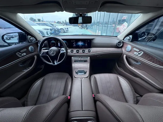 Mercedes-Benz E-Class — Фото автомобиля 18