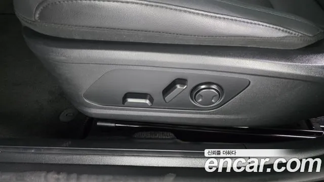 Hyundai Grandeur Grandeur (GN7) 2.5 Бензин 2WD — Фото автомобиля 27