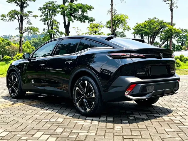Peugeot 408X — Фото автомобиля 2
