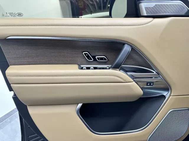 Land Rover Range Rover 2025 3.0 L6 400PS Flourishing Era Extended Wheelbase — Фото автомобиля 19