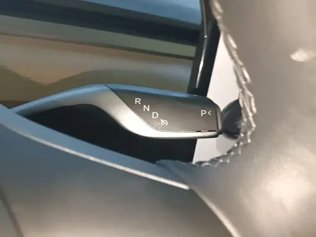 Tesla Model 3 — Фото автомобиля 13