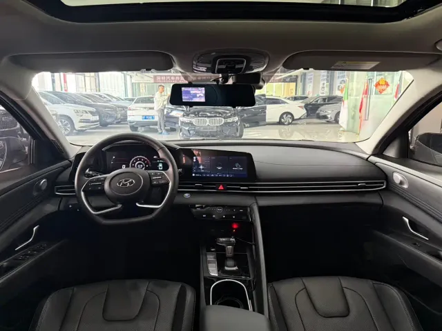 Hyundai Elantra — Фото автомобиля 14