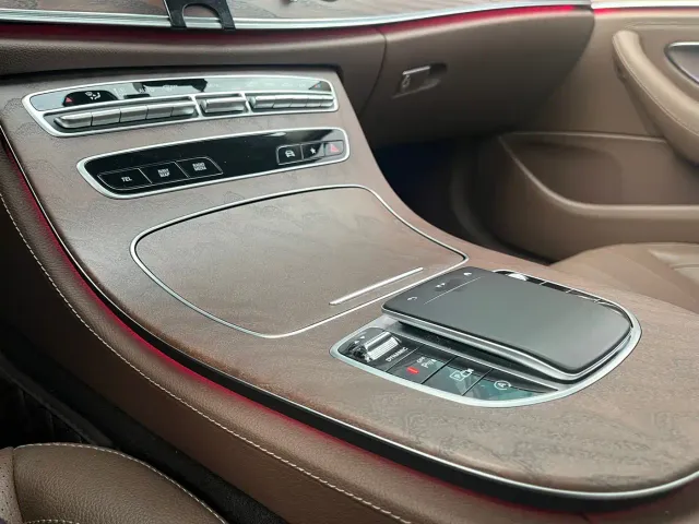 Mercedes-Benz E-Class — Фото автомобиля 10