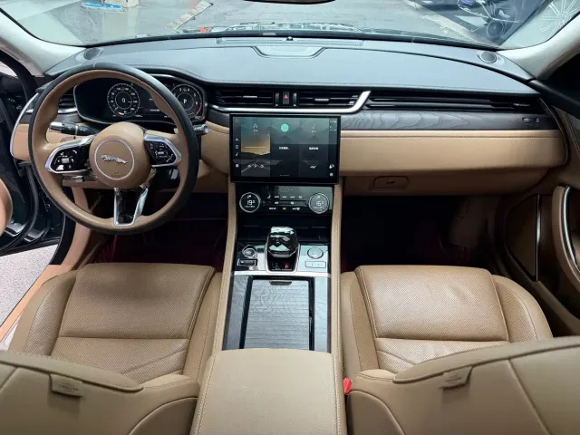Jaguar XFL — Фото автомобиля 12