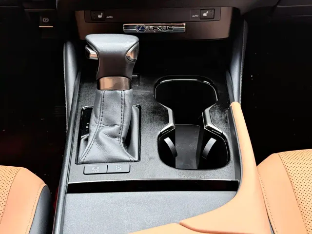 Lexus ES — Фото автомобиля 14