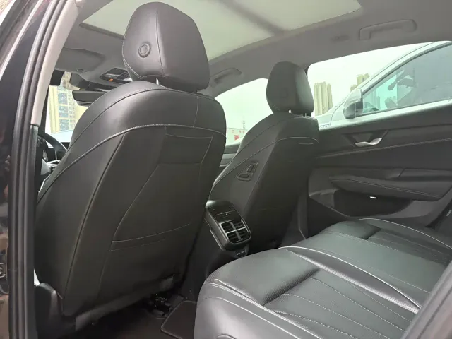 Volkswagen Passat — Фото автомобиля 6