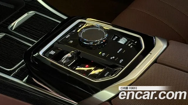 BMW 7-Series 7 серия (G70) 740i xDrive M Sport — Фото автомобиля 9