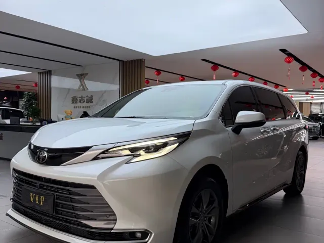 Фотография автомобиля — Toyota Sienna