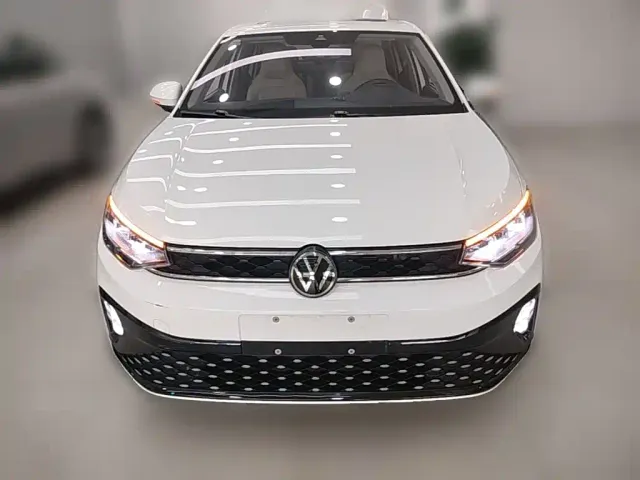 Volkswagen Lavida — Фото автомобиля 4