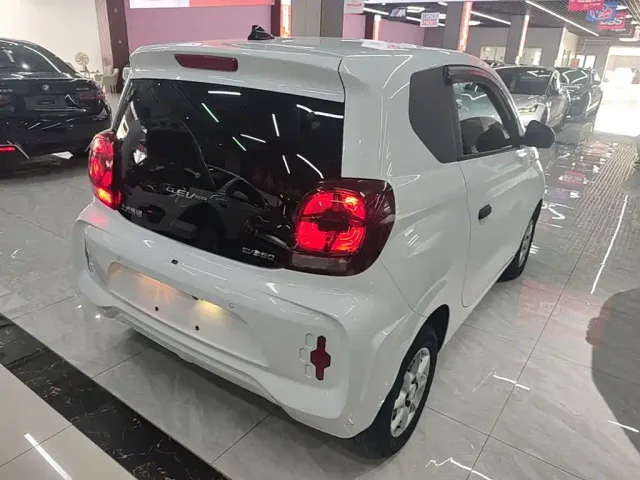 Roewe Clever — Фото автомобиля 6