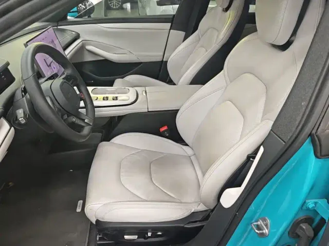 Xiaomi SU7 — Фото автомобиля 14