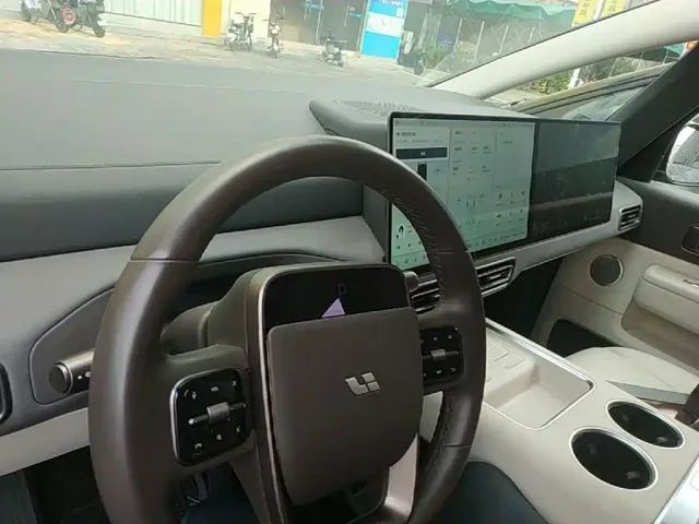 Li Auto MEGA — Фото автомобиля 9