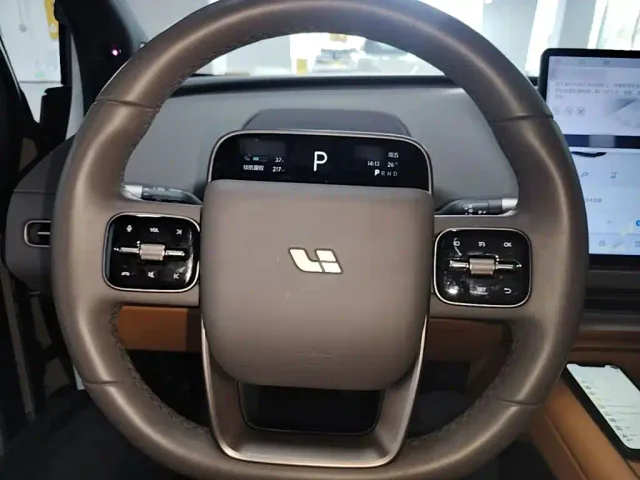 Li Auto i8 — Фото автомобиля 10
