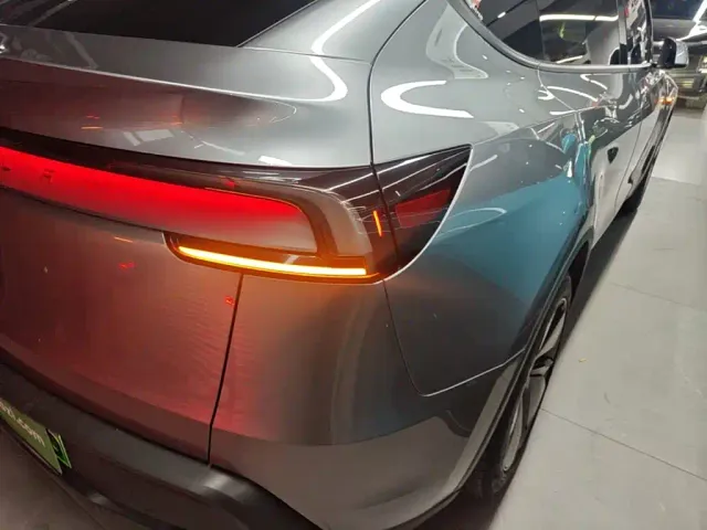 Tesla Model Y — Фото автомобиля 7