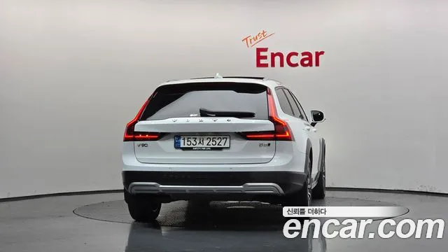 Volvo V90 — Фото автомобиля 4