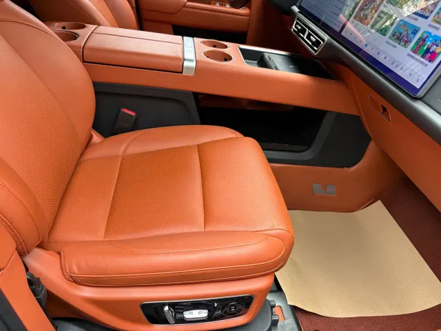 Li Auto L8 — Фото автомобиля 15