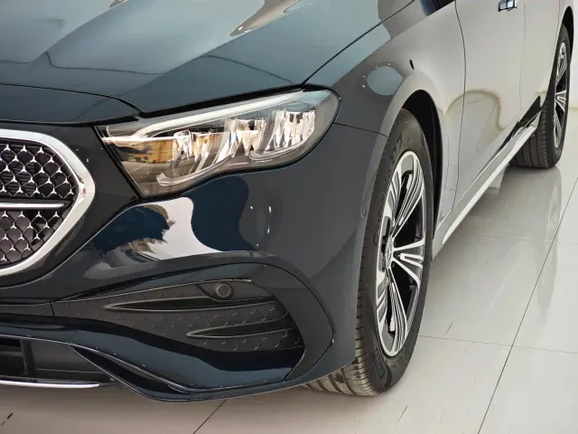 Mercedes-Benz E-Class — Фото автомобиля 24