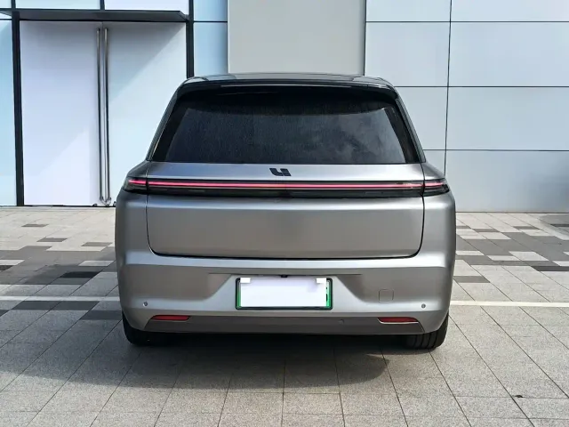 Li Auto L8 — Фото автомобиля 3