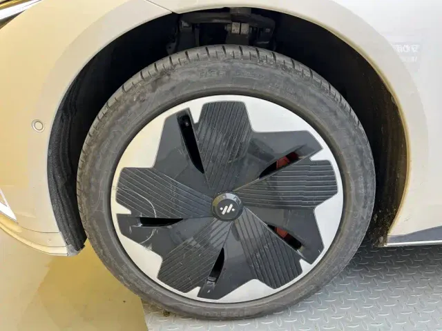 IM Motors L7 — Фото автомобиля 8