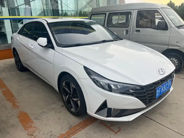 Hyundai Elantra — Фото автомобиля 3