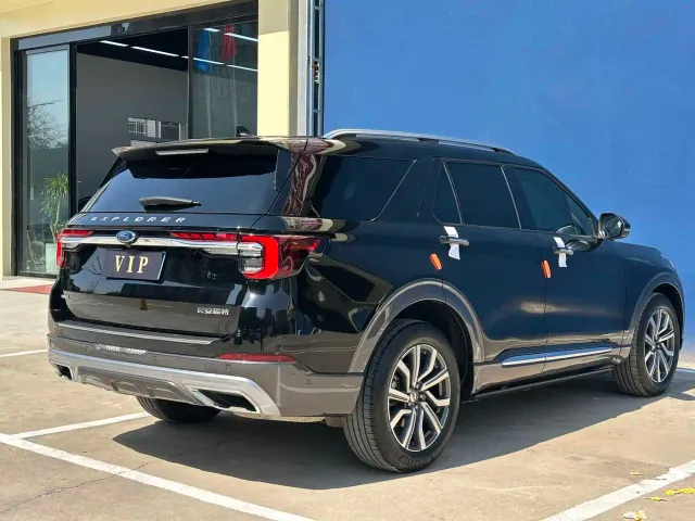 Ford Explorer — Фото автомобиля 9