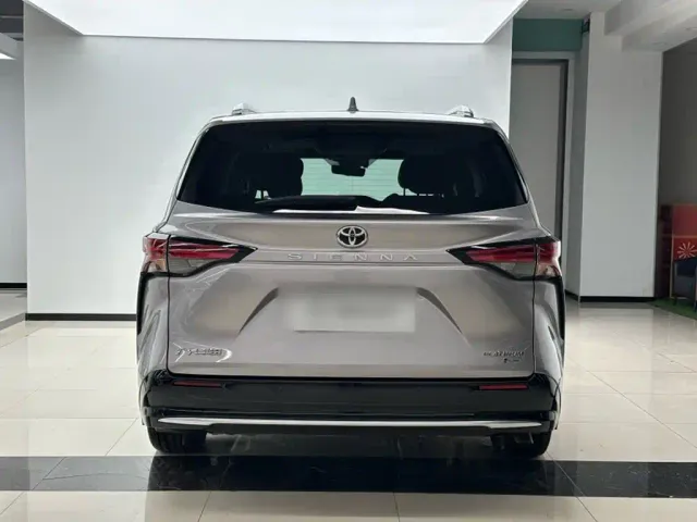 Toyota Sienna — Фото автомобиля 11