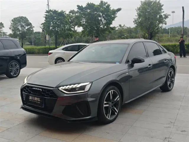 Фотография автомобиля — Audi A4L