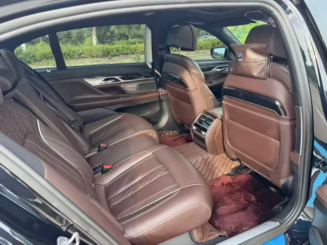 BMW 7 Series — Фото автомобиля 15