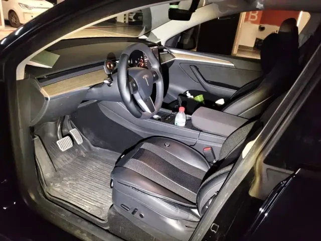 Tesla Model Y — Фото автомобиля 7