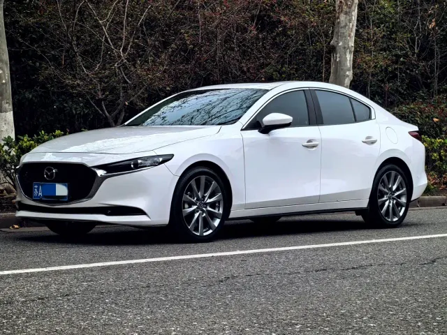 Фотография автомобиля — Mazda Axela