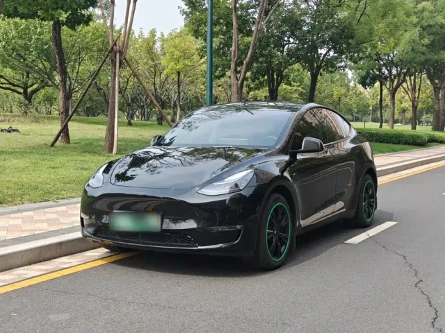Фотография автомобиля — Tesla Model Y
